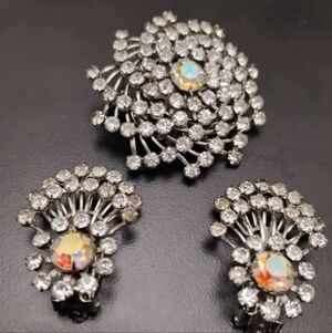 VINTAGE Judy Lee BROOCH & clip-on earrings set borealis